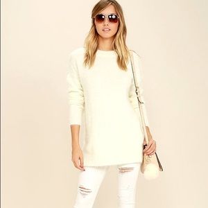 Cream sweater Lulus. S. Worn once. Dry cleaned.
